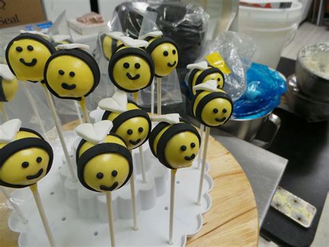 bee cake pops - Suzybeez Bakery