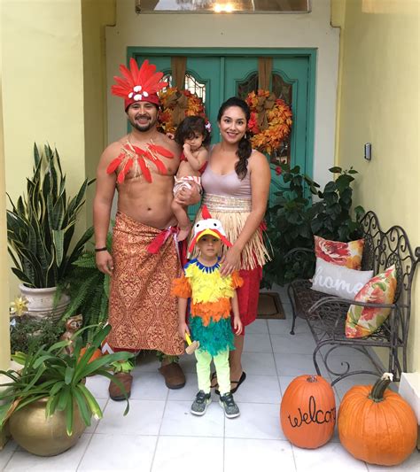 Family Halloween costume. DIY baby Moana, Hei Hei, Sina and Chief Tui ...