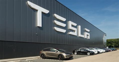 Cổ phiếu Tesla xuất sắc tăng vượt bậc năm 2020 - đầu 2021