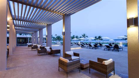 "Aqua Bar Evening" Amaya Beach Resort & Spa Passikudah (Passikudah) • HolidayCheck (Sri Lanka ...