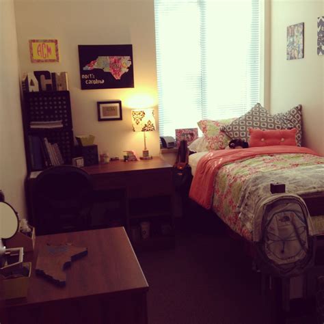 Pin by Vanessa on House Design | College room, Dorm sweet dorm, Dorm room inspiration