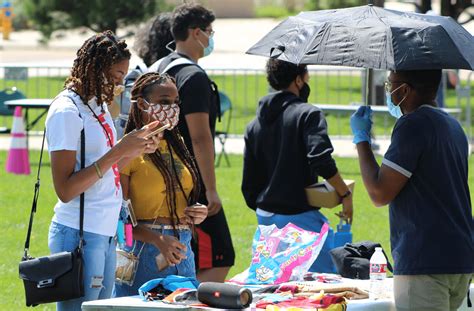 Photo Feature: Student Life Club Fair – UCCS Communique