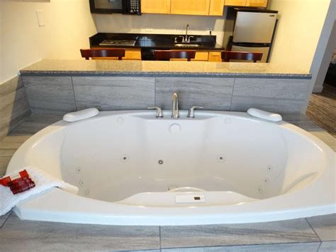 8 Romantic Denver Hotels With Hot Tubs In Room