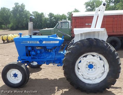 Ford 4600 tractor in Kinsley, KS | Item FH9924 sold | Purple Wave