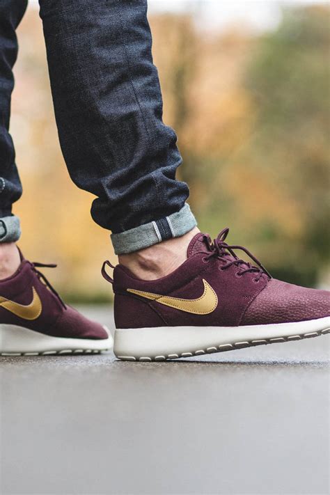 NIKE Roshe One Mahogany Metallic | SOLETOPIA