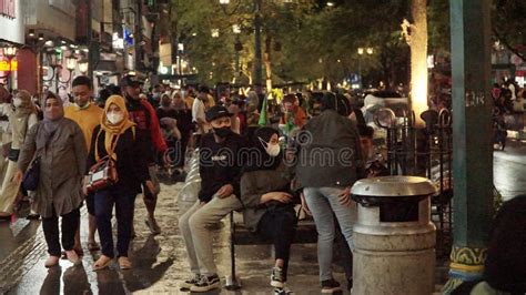 The Condition of the Pedestrian Walkway on Jalan Malioboro at Night Editorial Photo - Image of ...