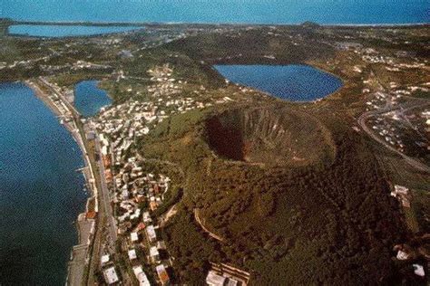 Supervulcano dei Campi Flegrei, l'attività eruttiva è «a singhiozzo ...