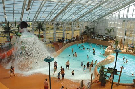 InfoMommy Insight: Waves Indoor Waterpark Waves The Winter Blahs Goodbye in Niagara Falls Canada!