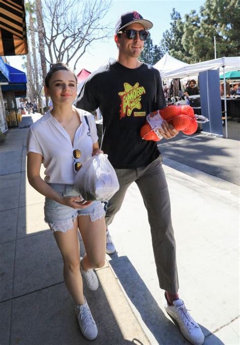 Joey King With Her Boyfriend Goes to the Farmers Market in LA 04/22/2018 | Joey king, Kissing ...