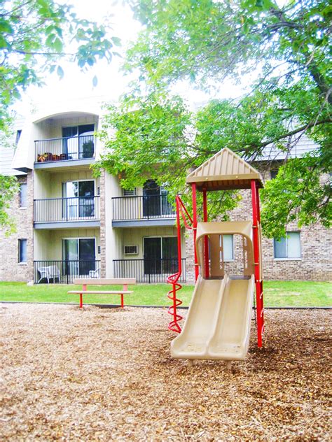 Autumn Ridge Apartments in Brooklyn Park, Minnesota