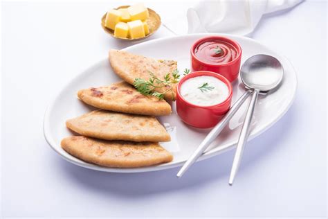 Aloo Gobi Paratha 16585820 Stock Photo at Vecteezy