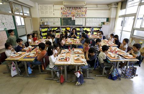 Japan's mouthwatering school lunch program is a model for the rest of the world - Business Insider