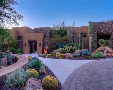 Large Southwestern Landscape Ideas, Designs, Remodels & Photos