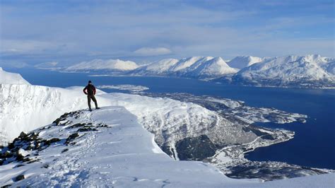 Lyngen alps Blick auf den Lyngenfjord vom Kavringstinden Foto & Bild ...