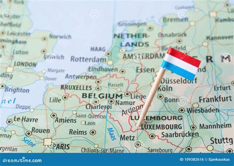 Le Luxembourg Diminuent Sur Une Carte De Pays Photo stock - Image du europe, landlocked: 109382616