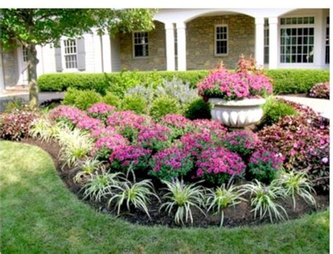 Awesome 43 Cheap Front Yard Landscape Ideas http://decorhead.com/2019/04/08/43-cheap-fron ...