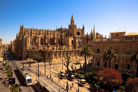 Private Guided Tour of Seville's Alcazar, Cathedral & Giralda