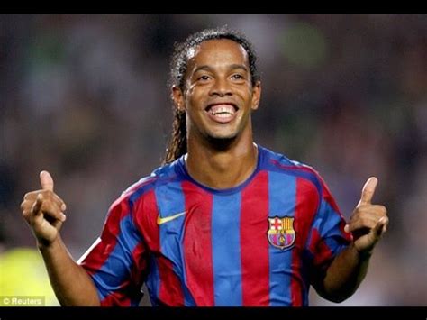 MELHORES MOMENTOS DE RONALDINHO NO BARCELONA - YouTube