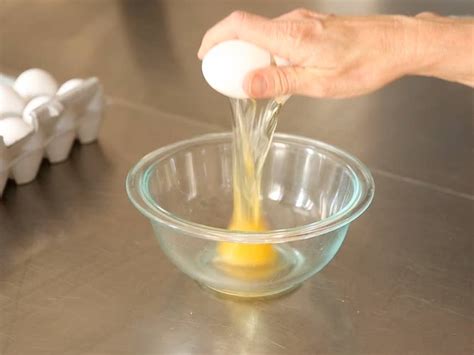 How to Crack an Egg with One Hand | Saveur