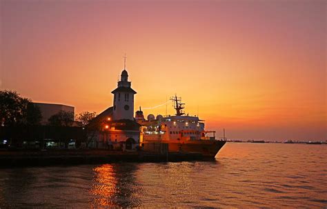 sunset_perak | Location : Tanjung Perak Harbour, Surabaya, I… | Flickr