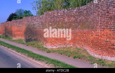 Crinkle Crankle red brick wall, Easton, Suffolk, England Stock Photo ...