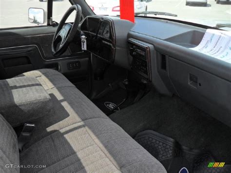 1990 Ford F150 XLT Lariat Regular Cab interior Photo #47509915 | GTCarLot.com