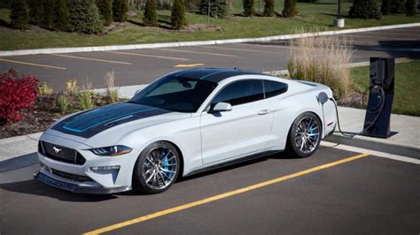 Ford Mustang Lithium Electric: dużo mocy i... manualna skrzynia biegów ...