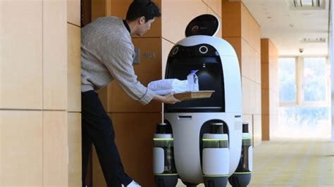 Hyundai Motor Group Launches Pilot Program to Test Its Hotel Delivery Robot