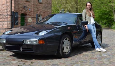 Vintage Porsche 928 - How Car Specs