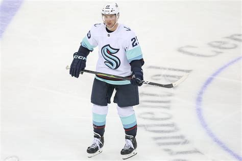 Kraken re-sign defenseman Vince Dunn to four-year, $29.4 million contract - BVM Sports