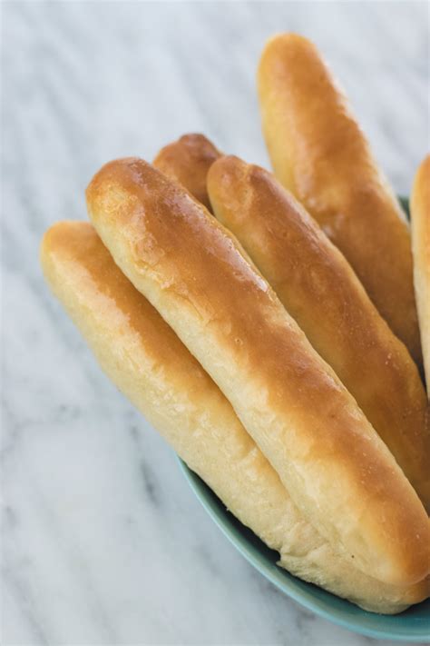 Homemade Olive Garden Breadsticks | Naive Cook Cooks