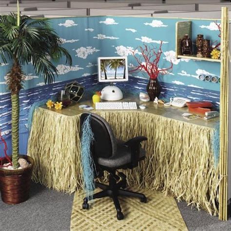 beach cubicle HAHAHAHAHA! | Decor in 2019 | Office cubicle, Beach theme ...