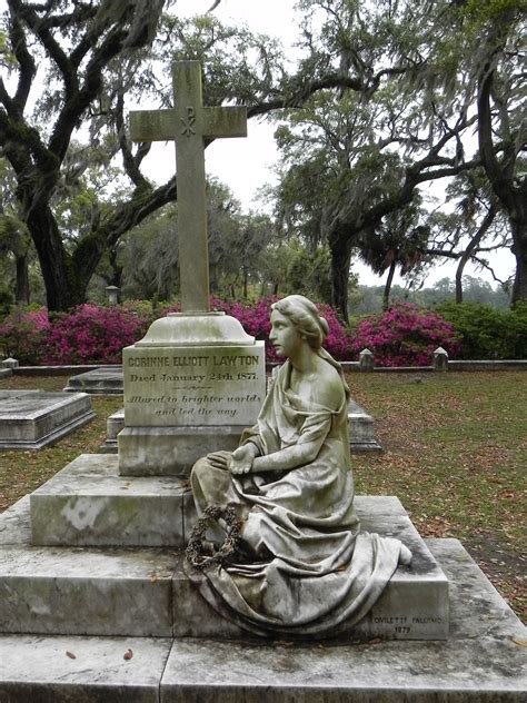 Explore the Enchanting Bonaventure Cemetery