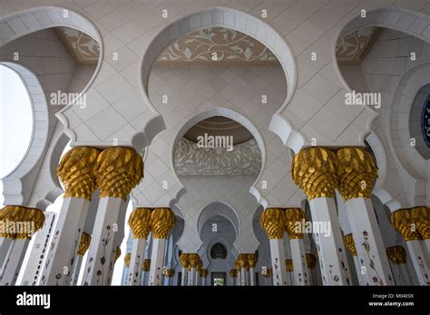 The architecture of the Sheikh Zayed Grand Mosque in Abu Dhabi, UAE ...