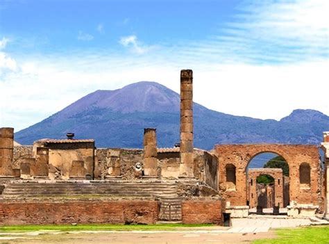 Mt Vesuvius Pompeii Day Trip from Naples - City Wonders | Amalfi coast tours, Italy travel, Pompeii