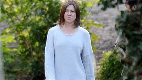 Jennifer Aniston Is Unrecognisable As She Goes Brunette And Make-Up Free On The Set Of 'Cake ...