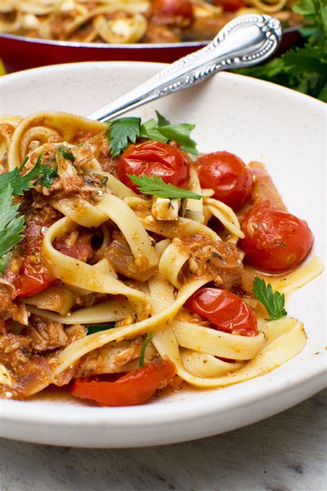 20-minute Lemony Mediterranean Tuna Pasta - Scrummy Lane