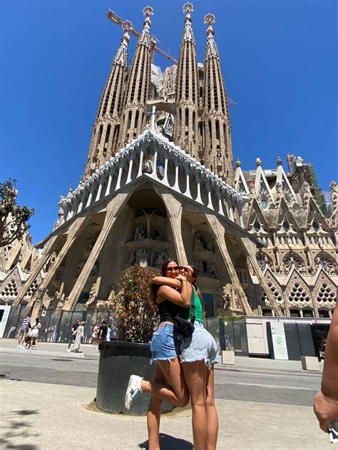 Barcelona days! friend poses | Barcelona aesthetic, Barcelona travel ...