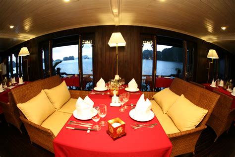 Bhaya cruises in halong bay