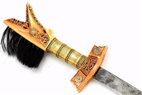 Lot - Very Fine 19th C. Philippine Moro Datu's KAMPILAN Sword ~ Spectacular Carved Hilt ...