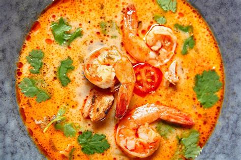 20-Minute Thai Shrimp Soup Recipe (Tom Yum) Is a Dinner Game Changer ...