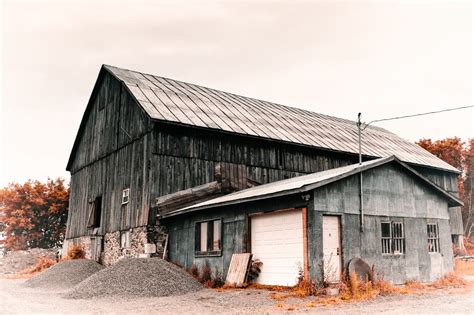 Old Canadian Barn - Alik Griffin