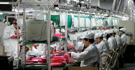 Foxconn stops iPhone 5c production at one factory, switches capacity to ...