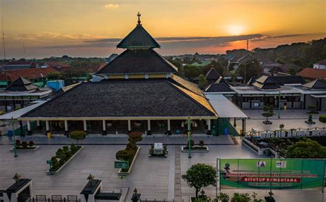 Sejarah Masjid Agung Demak, Salah Satu Masjid Tertua di Indonesia ...