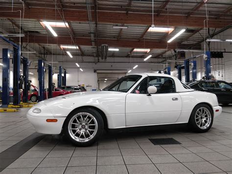 New hardtop in the shop : r/Miata