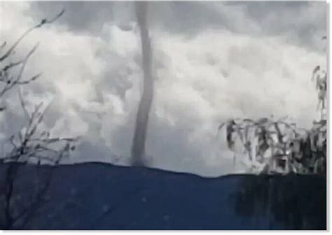 Rare sunny day landspout filmed in Lake Elsinore, California -- Earth Changes -- Sott.net