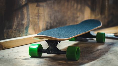 What is a Skateboarding Deck? A Comprehensive Guide