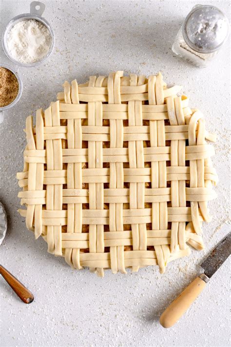 How To Make Pie Crust - Cloudy Kitchen