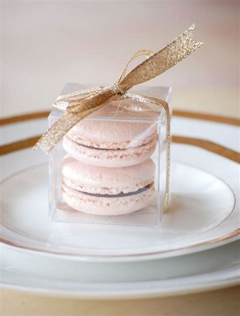 macaroon favor in a clear box with ribbon | Gastgeschenke hochzeit, Gastgeschenke selber machen ...