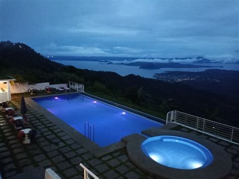 Breathtaking beauty of Tagaytay and indulge in the luxurious comfort of Lazuri Tagaytay ...